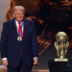 Новини спорту - Дональд Трамп удостоївся честі стати володарем футбольної Премії миру