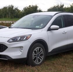 Авто новини - Ford знімає з виробництва кросовер Escape