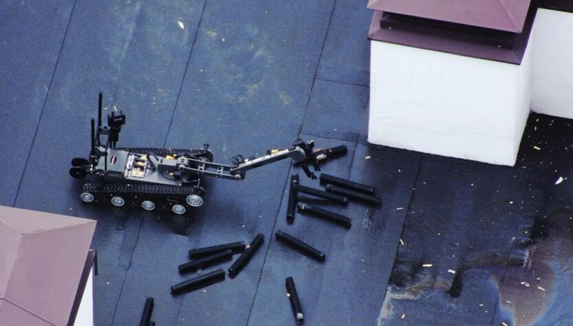 Новини України - Касетні боєприпаси на даху висотки у Вишгороді збирав робот