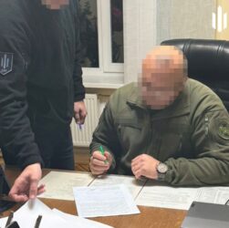 Новини України - Керівника виправного закладу Хмельниччини підозрюють у вимаганні "відкатів"