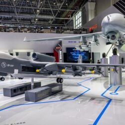 Новини світу - Китай вперше запустив "авіаносець дронів" - ЗМІ