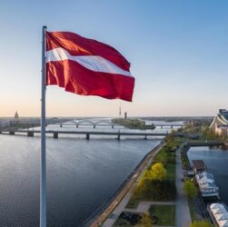 Новини світу - Латвія скорочує підтримку українських біженців