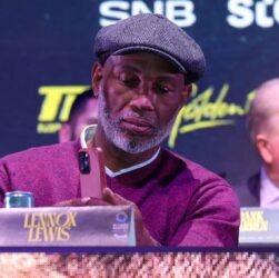 Новини спорту - Леннокс Льюїс відзначив значущість Усика для світового боксу