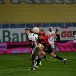 Новини спорту - Луганська Зоря в домашньому матчі мінімально переграла Карпати