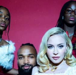 Новини культури - Мадонна з молодшими доньками влаштувала різдвяну фотосесію