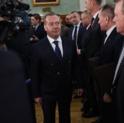 Новини світу - Медведєв пригрозив ЄС війною через активи РФ