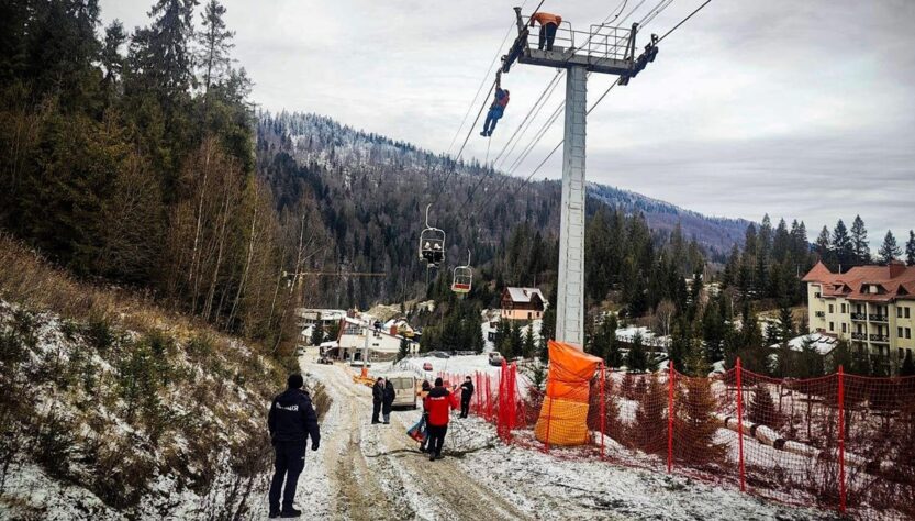 Новини України - На горі на Львівщині 80 людей застрягли на підйомнику