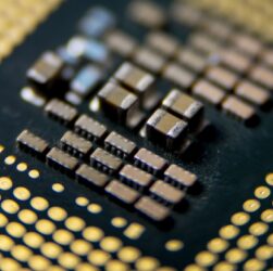 Новини бізнесу - На Intel та AMD подали до суду через чіпи в ракетах РФ