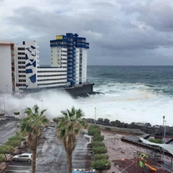 Новини світу - На Тенеріфе піднялася гігантська хвиля, є жертви