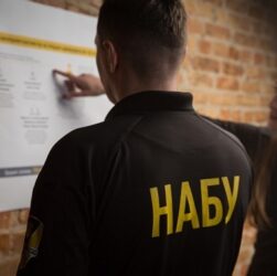 Новини України - НАБУ провело обшуки у податковій