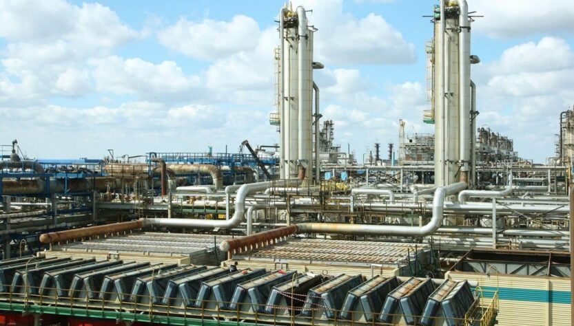 Новини світу - Найбільший ГПЗ Росії атакували дрони СБУ - медіа