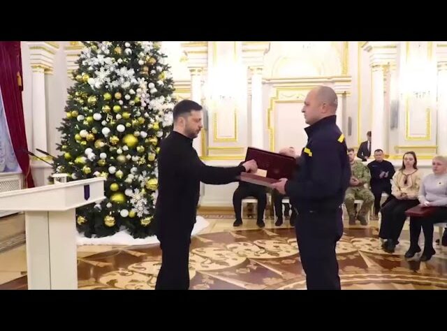 Президент України присвоїв звання Герой України рятувальнику ДСНС із Донеччини