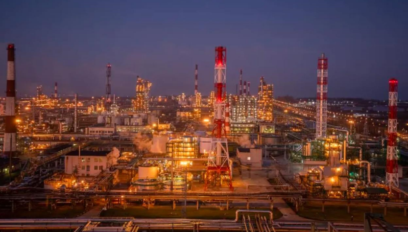 Новини бізнесу - Один із найбільших НПЗ Росії зупинив роботу після атаки дронів - ЗМІ