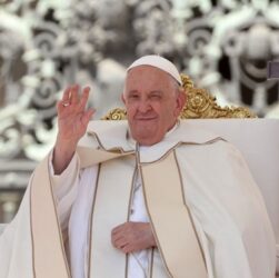 Новини України - Папа Франциск заповів частину своїх грошей Україні