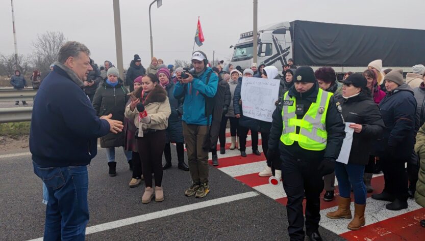 Новини України - Під Житомиром перекрили трасу через компенсації за зруйновані оселі
