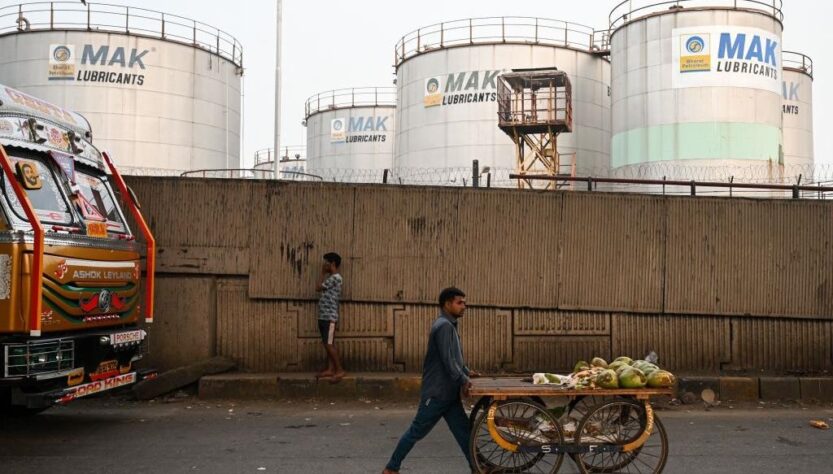 Новини бізнесу - Поставки нафти з РФ в Індію впали до найнижчого рівня за три роки - ЗМІ