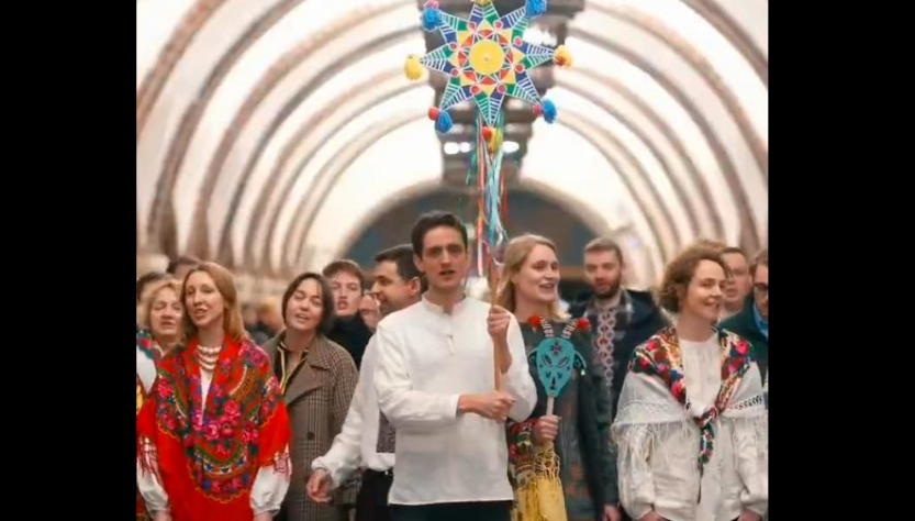 Новини України - Працівники західних посольств заспівали Щедрика у метро Києва