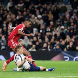 Новини спорту - Причина ранньої заміни: форвард Ліверпуля залишив гру після голу