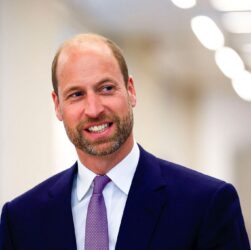 Новини культури - Принц Вільям показав різдвяне фото з принцесою Діаною