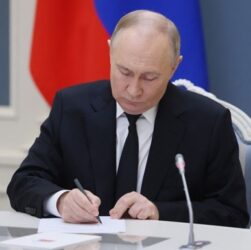 Новини світу - Путін наказав направити резервістів на захист "критичних об'єктів" РФ