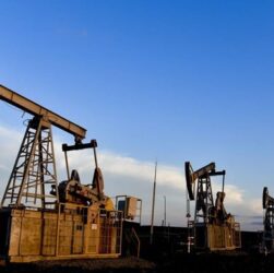 Новини світу - Рекордні падіння поставок нафти б'ють по бюджету РФ - ЗМІ