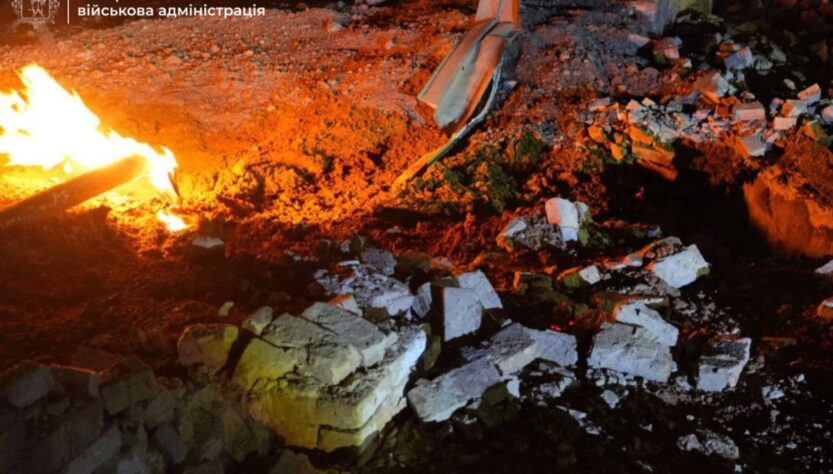 Новини України - РФ атакувала промисловість Запоріжжя, палають будинки