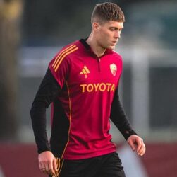 Новини спорту - Рома ризикує залишитися без Довбика на матч із Ювентусом