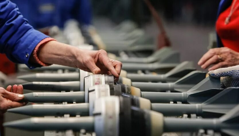 Новини світу - Росія вчетверо збільшила військові витрати з 2021-го - розвідка