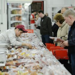 Новини світу - Росіяни економлять на їжі: виробництво скоротилося вперше за 15 років