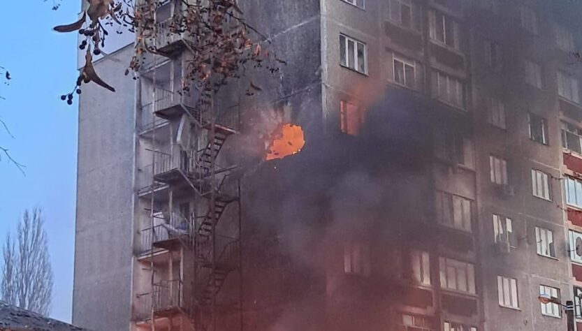 Новини України - Росіяни влучили в багатоповерховий будинок у Чернігові