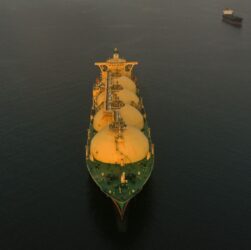 Новини бізнесу - Санкції "добивають" російський СПГ - ЗМІ