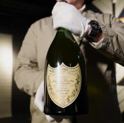 Новини світу - Шампанське з весілля Чарльза і леді Ді не вдалося продати на аукціоні