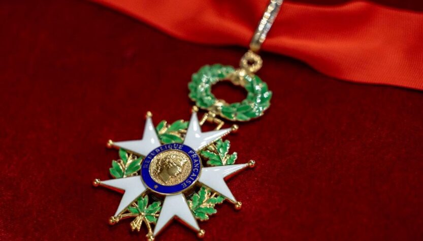 Новини України - Сирський отримав найвищу нагороду Франції