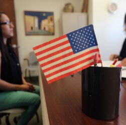 Новини світу - США призупинили програму отримання грін-карт