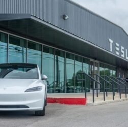 Авто новини - Tesla продовжує втрачати позиції в Європі