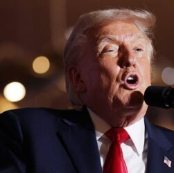 Новини світу - Трамп наказав повністю блокувати підсанкційні нафтові танкери Венесуели