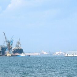 Новини України - У Чорне море витекла олія через удари РФ по порту Південний