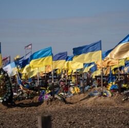 Новини України - У Харкові чоловік отримав вирок за крадіжку прапора з могили військового