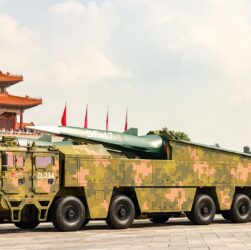 Новини світу - У Китаї заявили про створення наддешевої гіперзвукової ракети