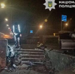 Новини Києва - У Києві 18-річний водій загинув, влетівши у підземний перехід