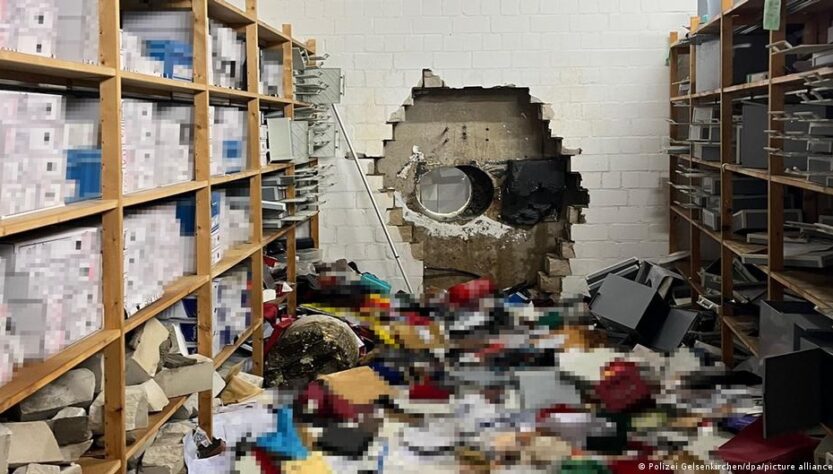 Новини світу - У Німеччині злочинці пробили дірку в стіні банку і викрали 30 млн євро