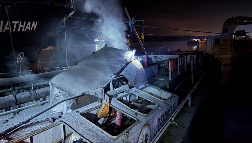 Новини України - У портах Одещини обстрілом пошкоджені елеватори та іноземні судна