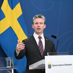 Новини світу - У Швеції закликали надати Україні "репараційну позику"