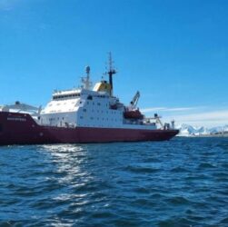 Новини світу - Український криголам Ноосфера вперше перетнув Південне полярне коло