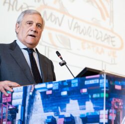 Новини України - В Італії вважають купівлю зброї США для України "завчасною"