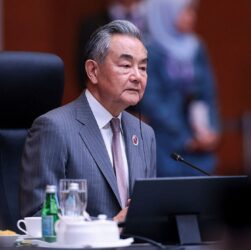 Новини світу - В РФ перед зустріччю Віткоффа і Путіна приїхав глава МЗС Китаю