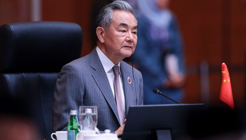 Новини світу - В РФ перед зустріччю Віткоффа і Путіна приїхав глава МЗС Китаю