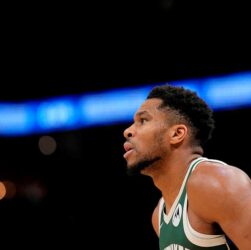 Новини спорту - Янніс Адетокунбо травмований і до кінця року навряд чи з’явиться на паркеті