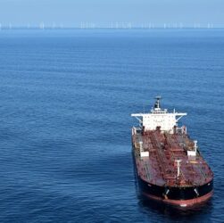 Новини світу - ЄС та G7 готують повну заборону морських перевезень російської нафти - ЗМІ