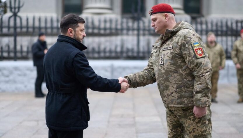 Новини України - Зеленський відзначив нагородами воїнів ракетних військ та артилерії